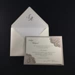 invitación de Boda con iniciales troquelada